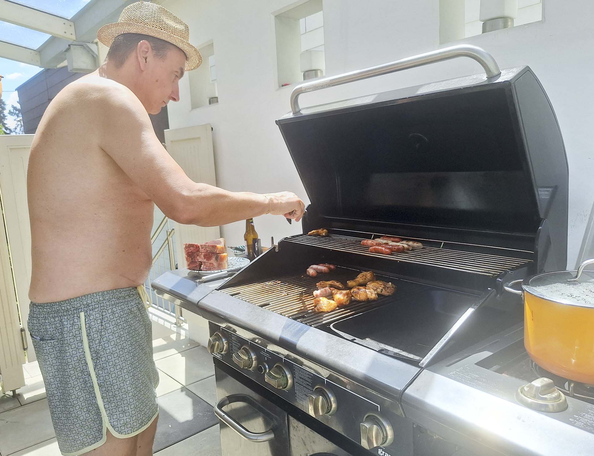 MC grillt 1