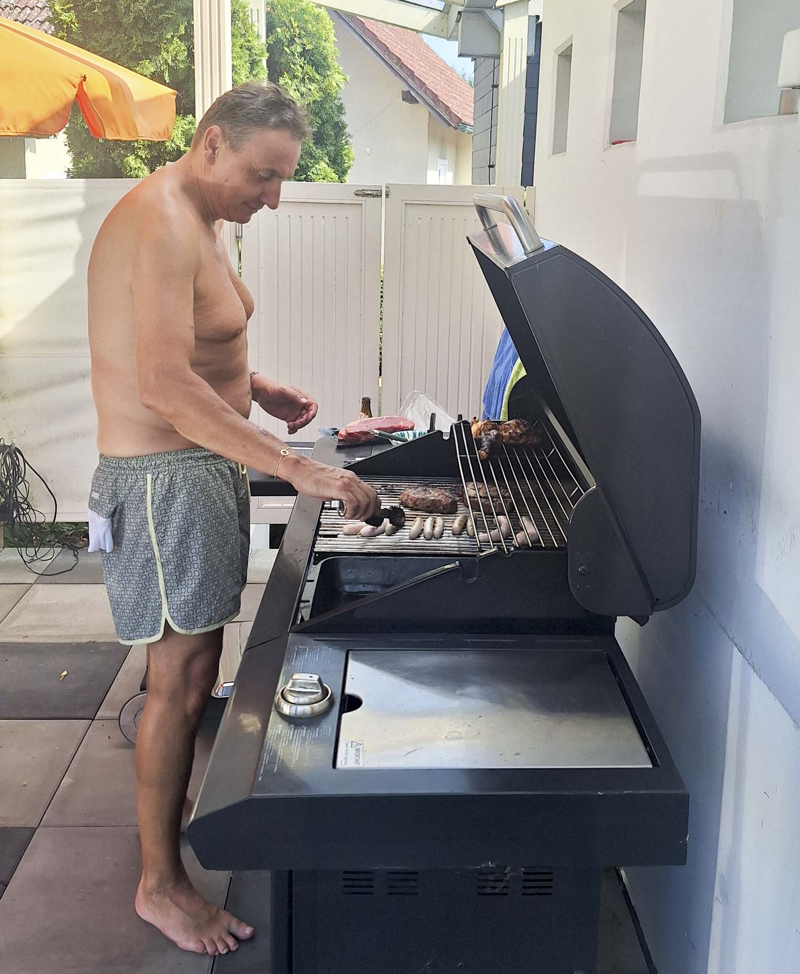 MC grillt 2